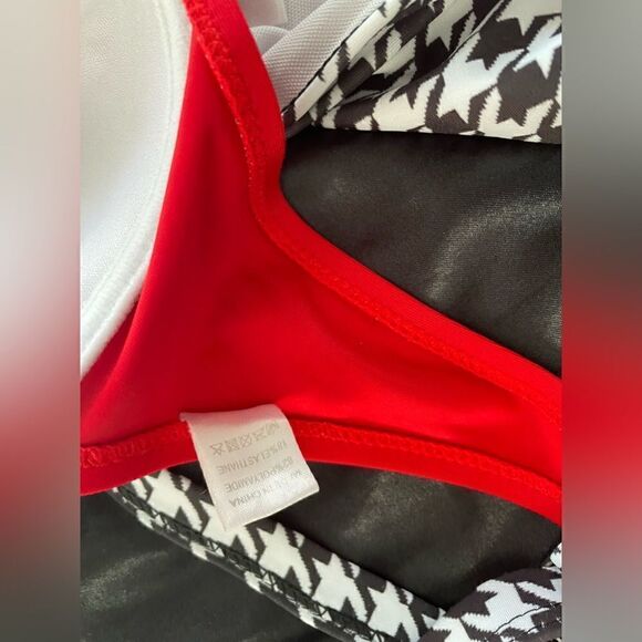 Swimsuit   - Picture 3 of 3